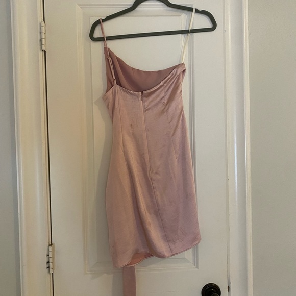 Lovers + Friends silk mini dress with tie, size XS! Worn once. - Picture 4 of 5